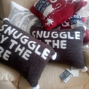 Beautiful plush decorative comfort cozy pillows fr